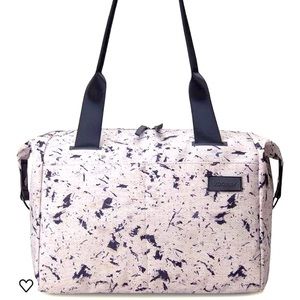 Just selling the bag, never used